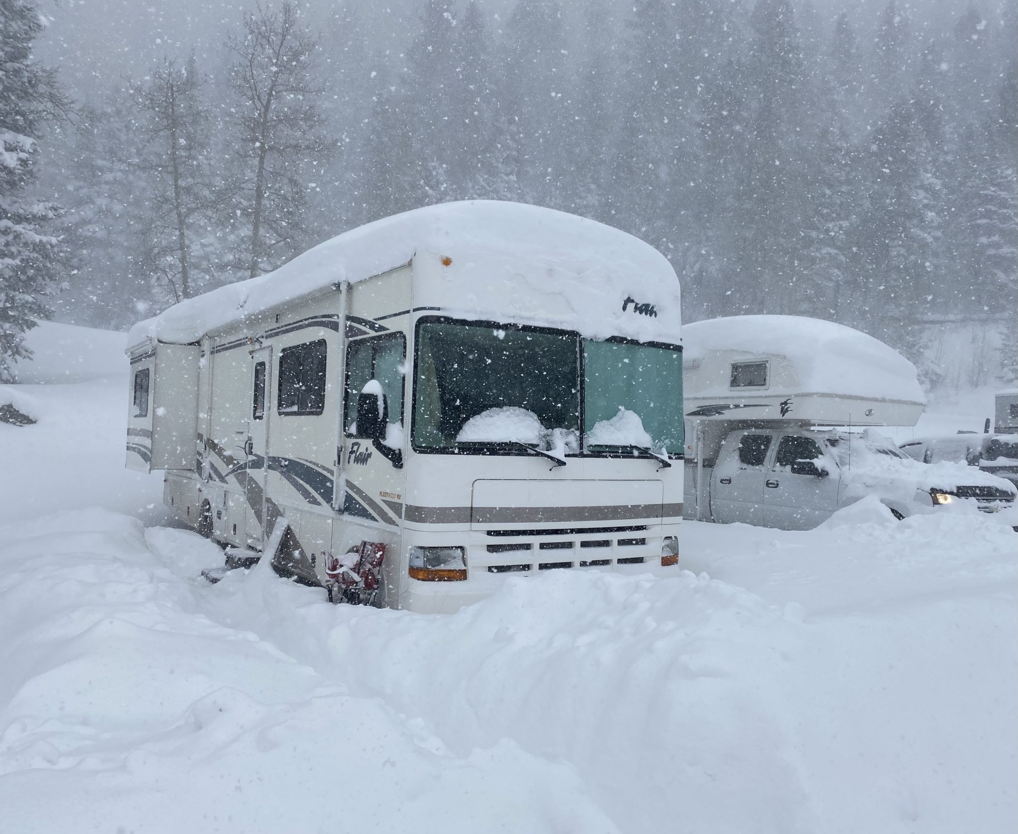 Ultimate Guide: 21 Ski Resorts That Allow RV Camping (with map)